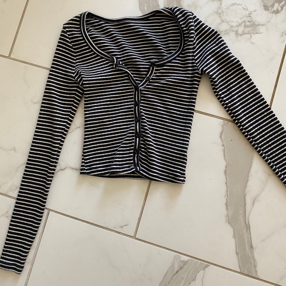 Crop long sleeve shirt